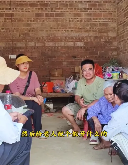 广西博主探访受灾老人：洪水冲走假牙，八旬夫妇灾后生活陷困境