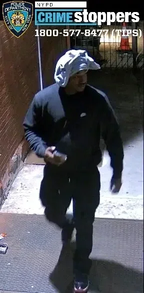 纽约两名华男凌晨遭暴力抢劫，警方公布嫌犯照片征集线索