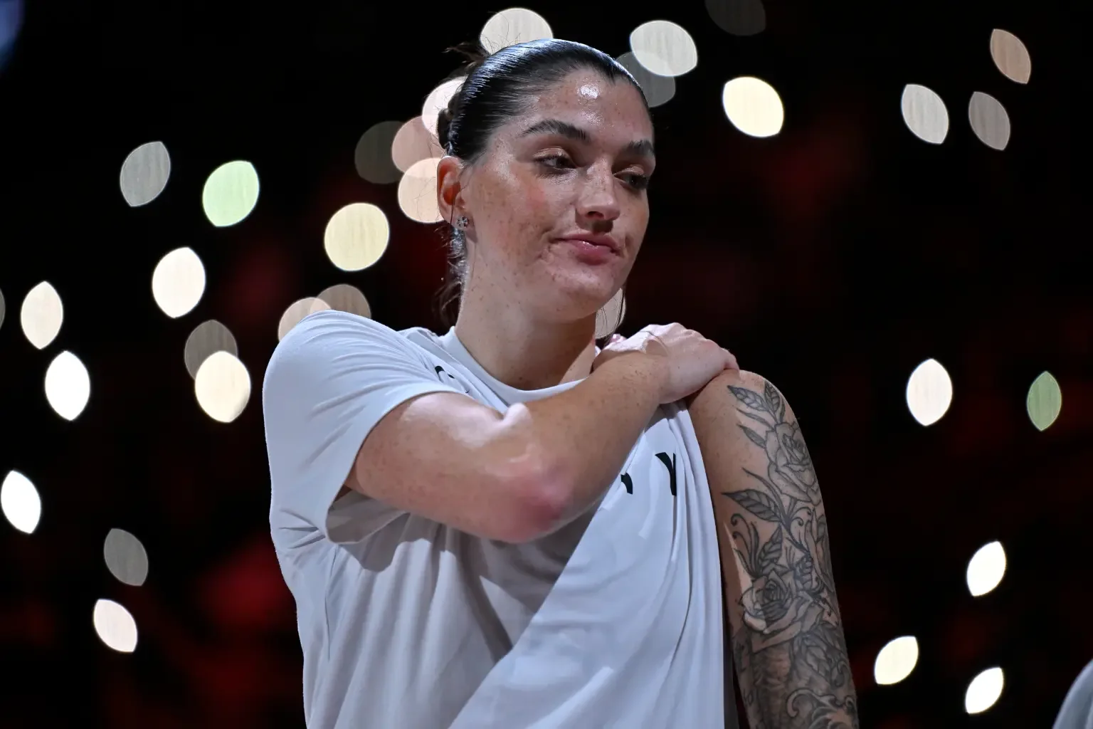 WNBA球员皮索特公开性侵经历，声援“康奈尔七人案”指控者