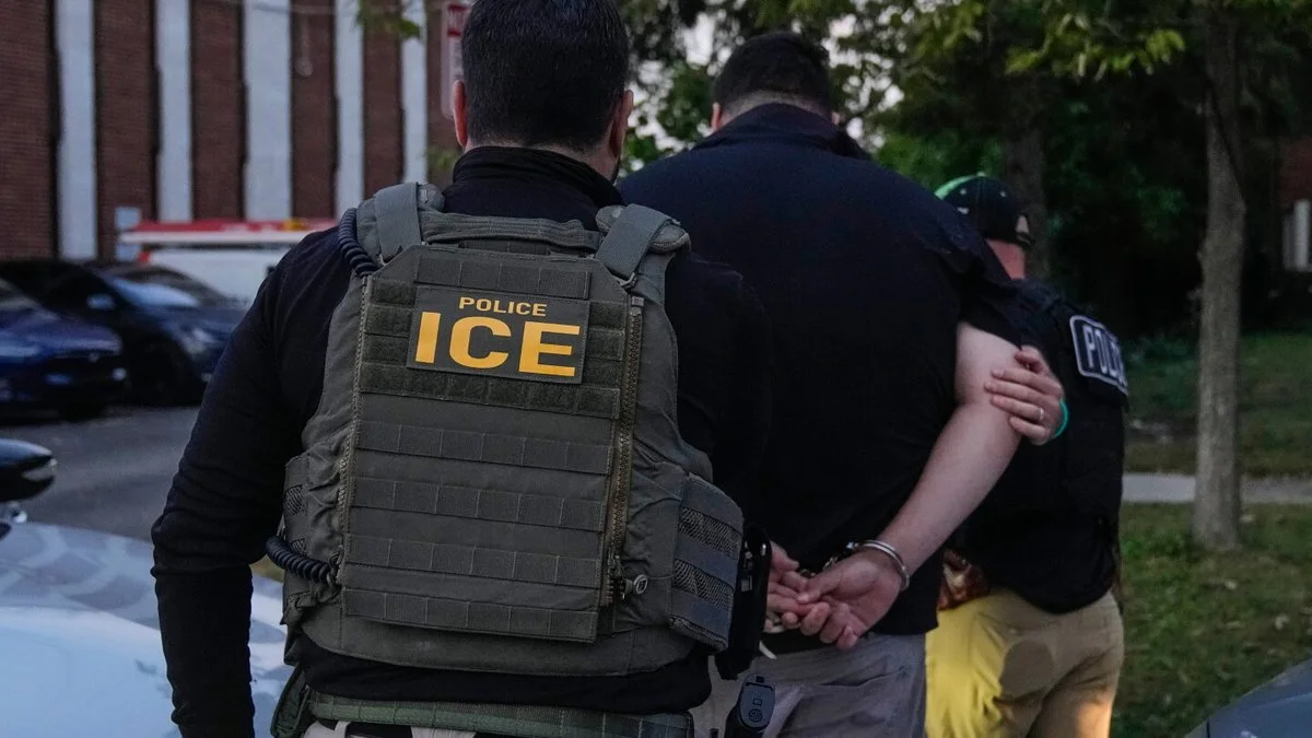 美国多地警方越权签署 ICE 合作协议，地方政府叫停合作引发权责之争